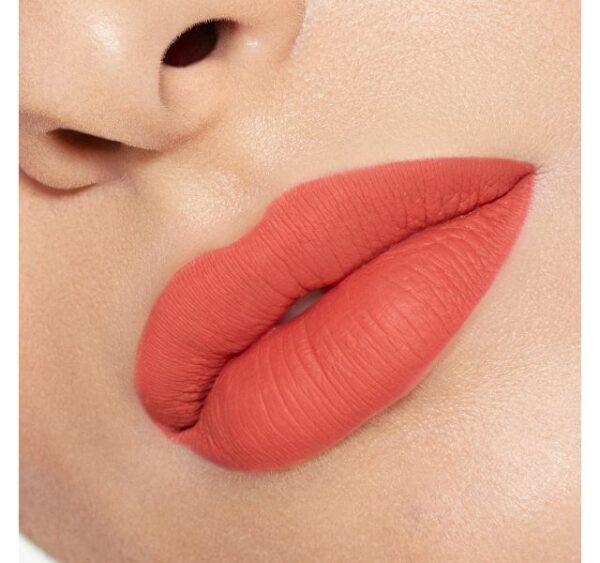 Kylie Cosmetics Show off Matte Lip Kit - Image 2