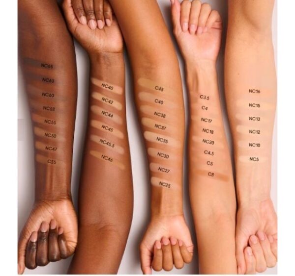 MAC Studio Fix Fluid SPF 15 Foundation - NC30 - Image 3