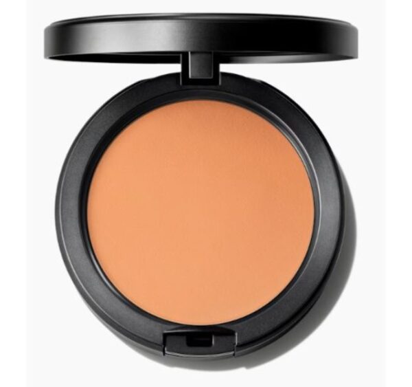 MAC Studio Fix Fluid SPF 15 Foundation - NC40